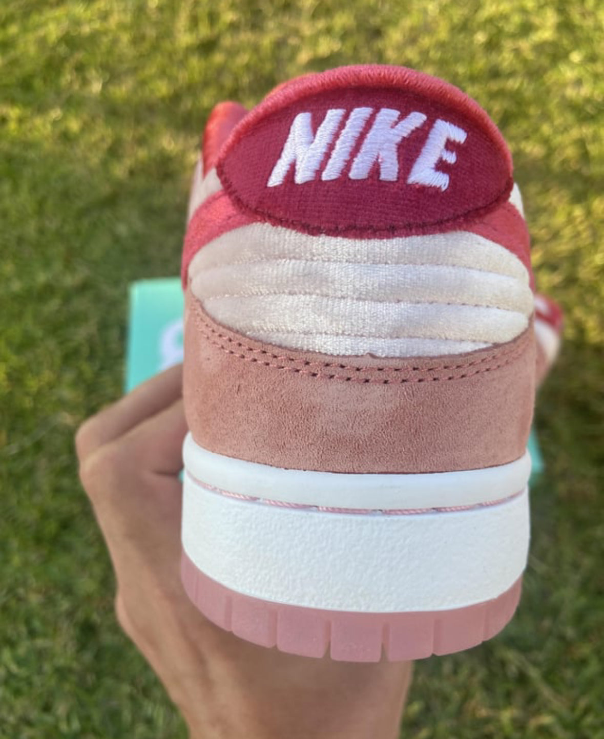 SB DUNK STRANGE LOVE